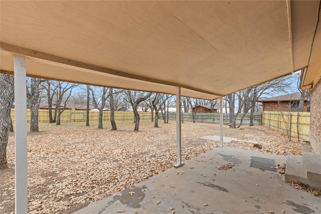 499 Oakwood Drive, Eastland, TX 76448