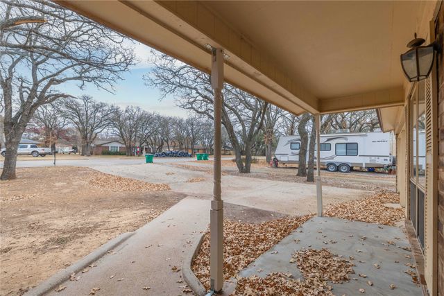 499 Oakwood Drive, Eastland, TX 76448