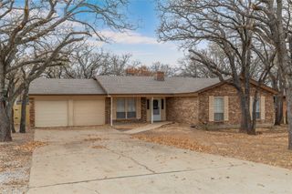 499 Oakwood Drive, Eastland, TX 76448