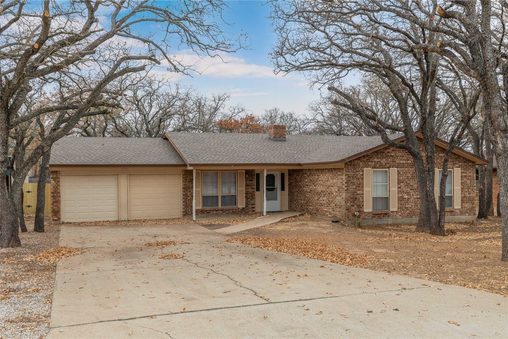 499 Oakwood Drive, Eastland, TX 76448