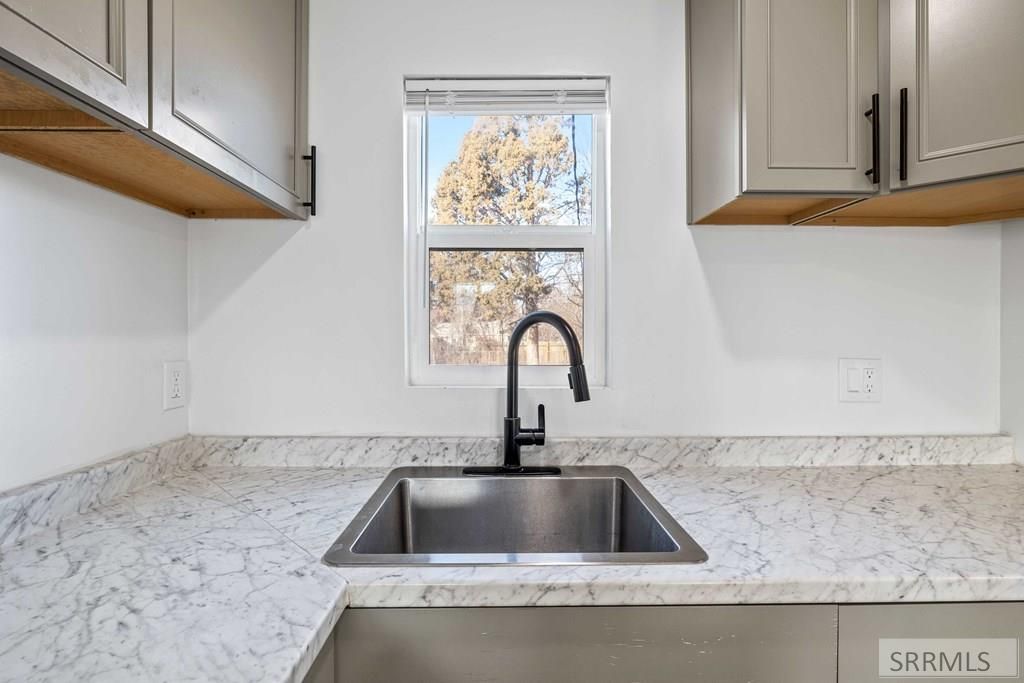 Image 8 of property listing at 561 Gladstone Street, Idaho Falls, ID 83401