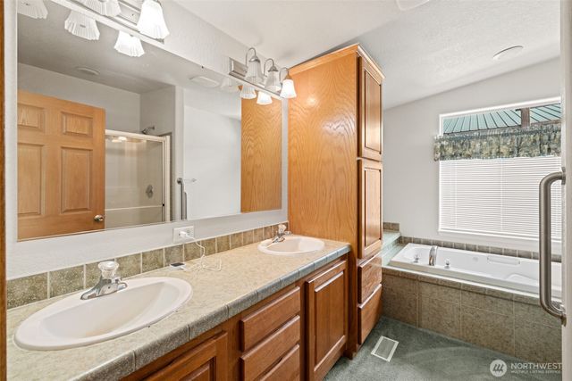 40 Marsden Road, Port Angeles, WA 98362