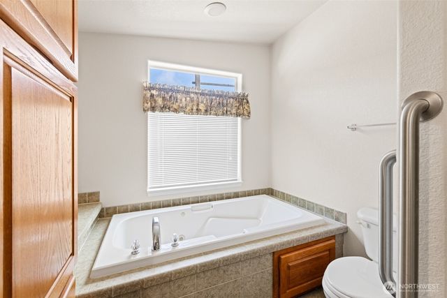40 Marsden Road, Port Angeles, WA 98362