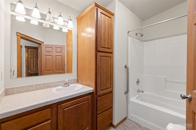 40 Marsden Road, Port Angeles, WA 98362