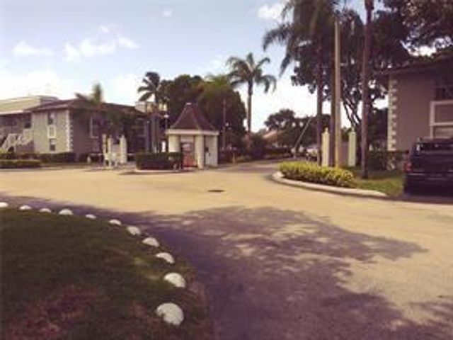 471 NE 210th Cir Terrace 102-14, North Miami Beach, FL 33179