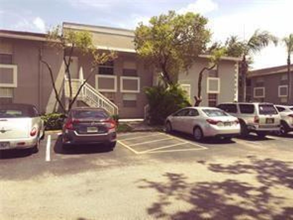 471 NE 210th Cir Terrace 102-14, North Miami Beach, FL 33179