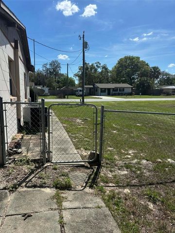 606 JEWELL STREET, Fruitland Park, FL 34731