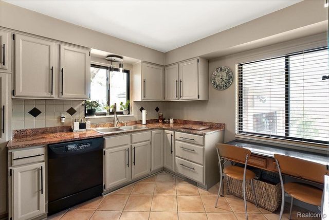 4374 Arden Place, Royal Oak, MI 48073