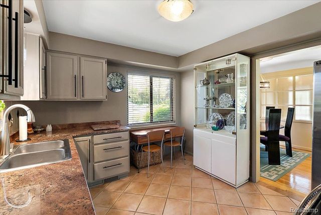 4374 Arden Place, Royal Oak, MI 48073