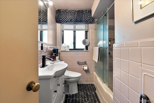 4374 Arden Place, Royal Oak, MI 48073