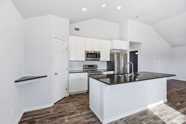 2121 Lone Star, Rockport, TX 78382