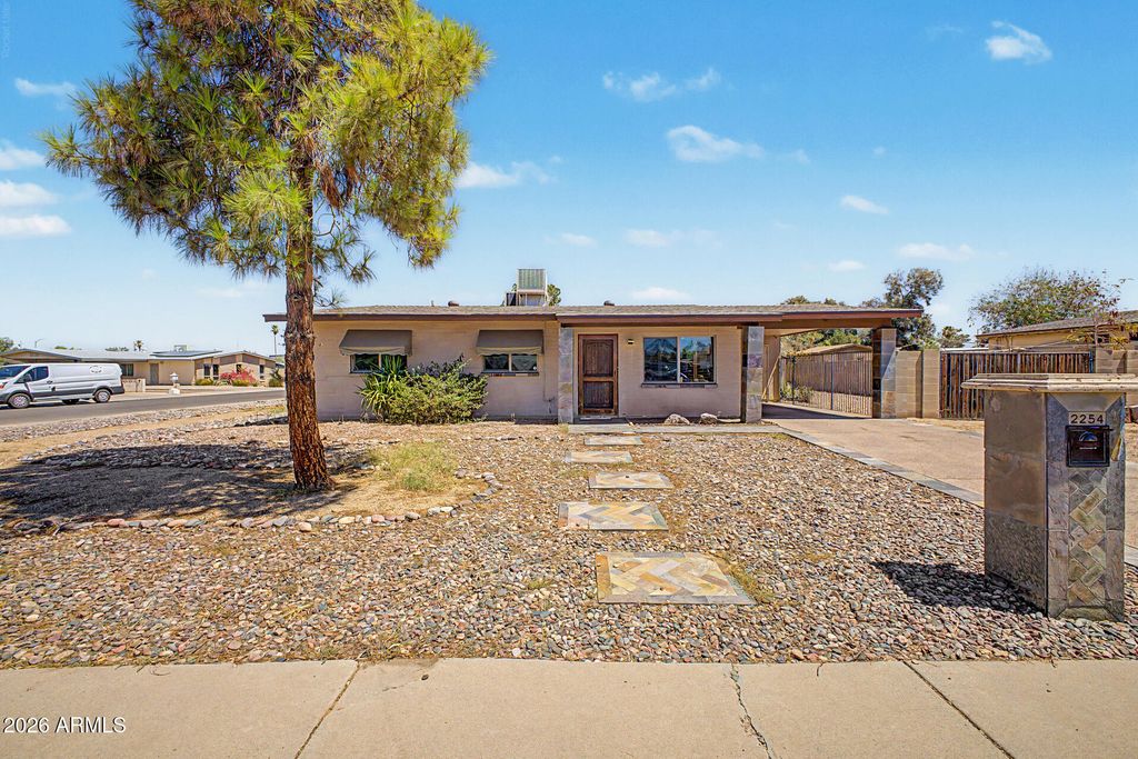 Image 1 of property listing at 2254 W VILLA MARIA Drive, Phoenix, AZ 85023