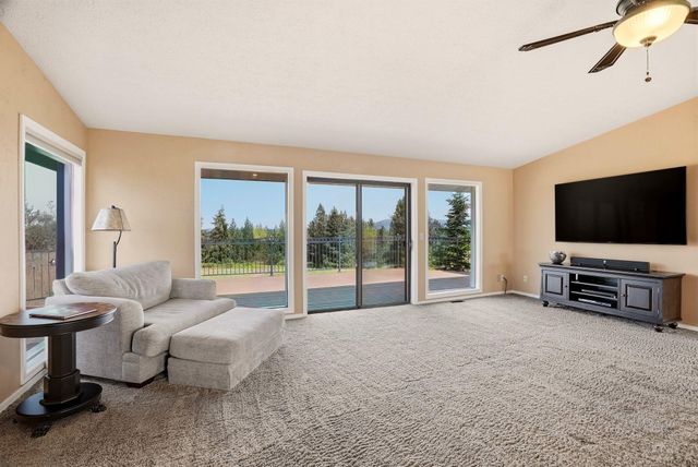 7217 E UHLIG Rd, Spokane, WA 99217