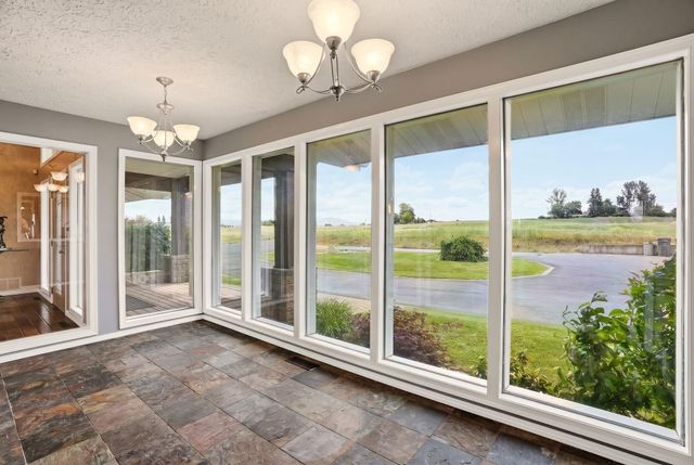 7217 E UHLIG Rd, Spokane, WA 99217