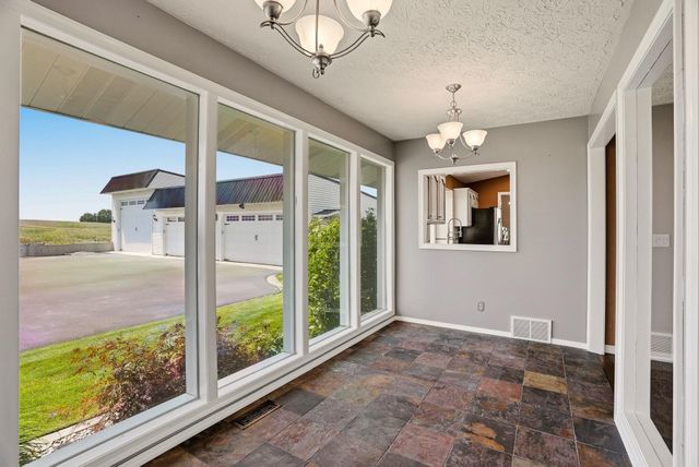 7217 E UHLIG Rd, Spokane, WA 99217