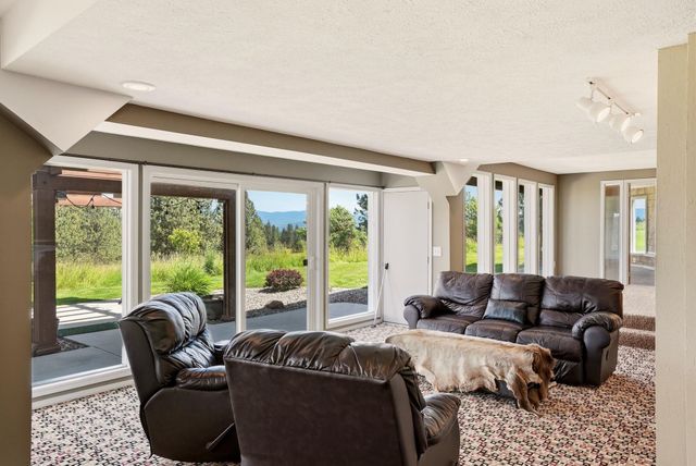 7217 E UHLIG Rd, Spokane, WA 99217