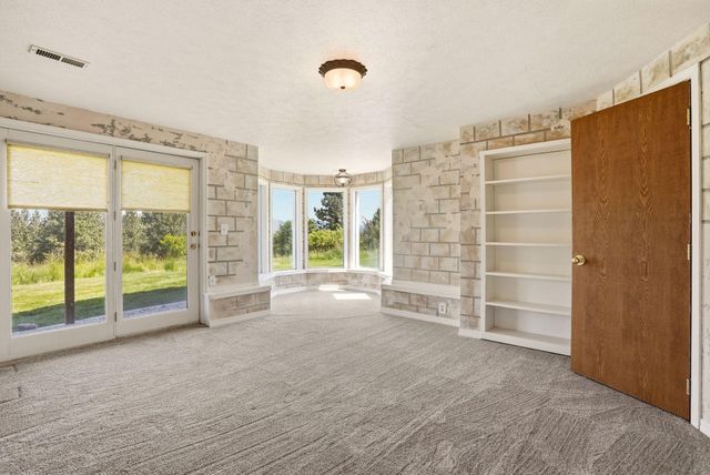 7217 E UHLIG Rd, Spokane, WA 99217