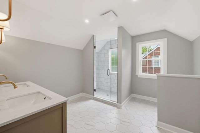 512 Rosemont Garden, Lexington, KY 40503