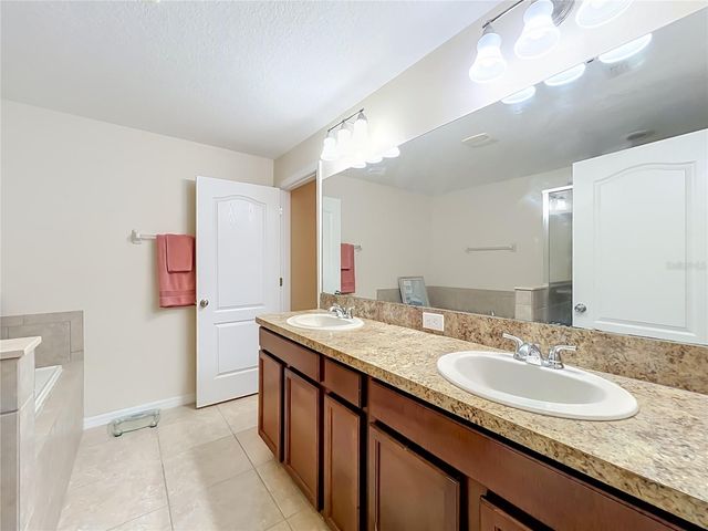 3514 RODRICK CIRCLE, Orlando, FL 32824