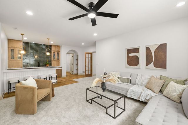 4232 Westgate Parkway, Clive, IA 50325