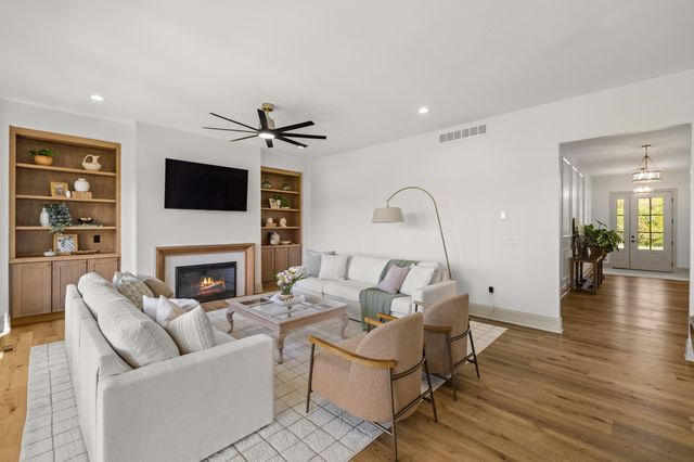 4232 Westgate Parkway, Clive, IA 50325