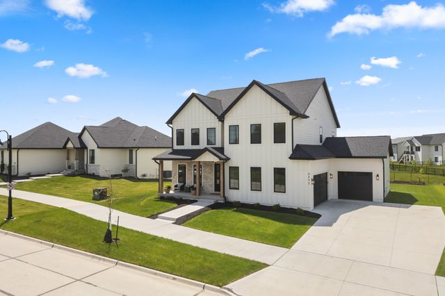 4232 Westgate Parkway, Clive, IA 50325