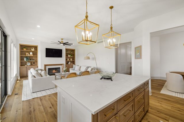 4232 Westgate Parkway, Clive, IA 50325