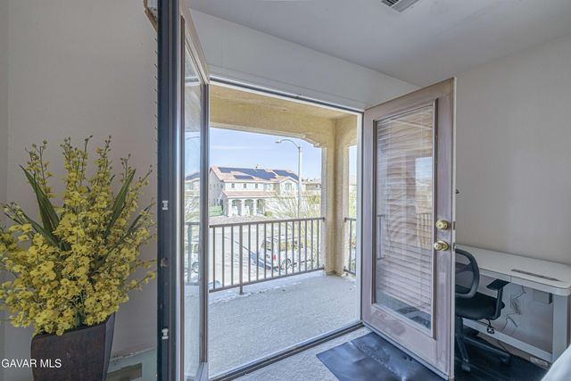 3324 W Avenue J10 Upstair Unit, Lancaster, CA 93536