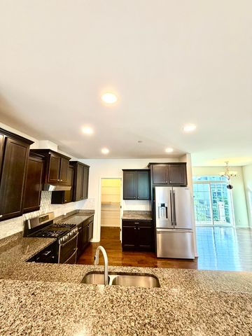 38 Neri Drive, Schaumburg, IL 60194
