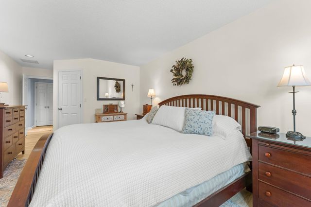 12 Heather Court, Nashua, NH 03062