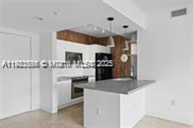 2775 NE 187th St 312, Aventura, FL 33180