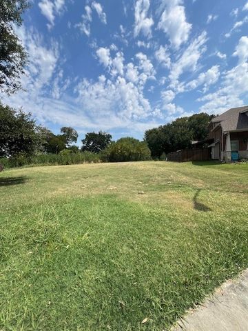 647 Three Tee Court, Grand Prairie, TX 75052