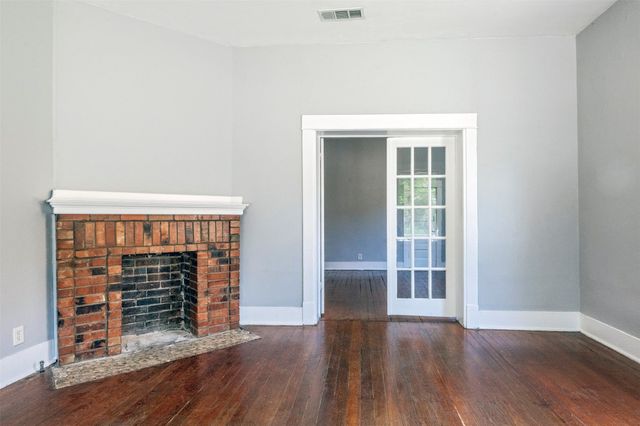 1804 Lipscomb Street, Fort Worth, TX 76110