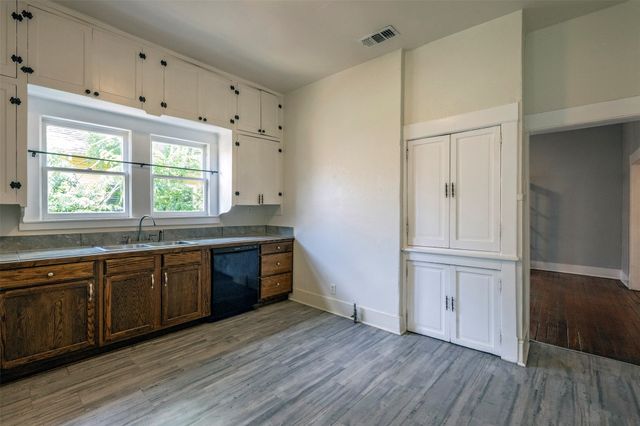 1804 Lipscomb Street, Fort Worth, TX 76110