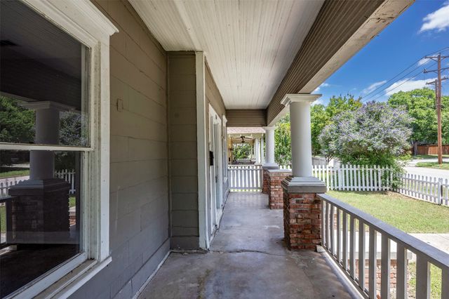 1804 Lipscomb Street, Fort Worth, TX 76110