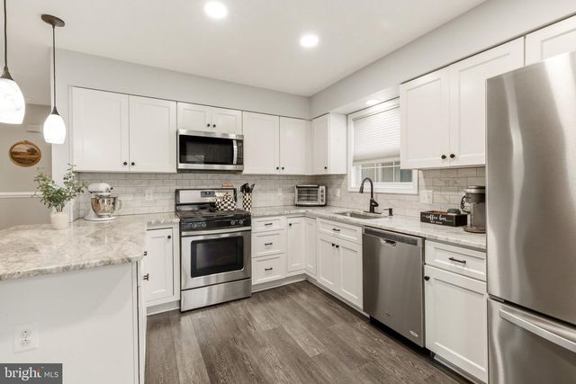 12 SAWGRASS CT, Blackwood, NJ 08012