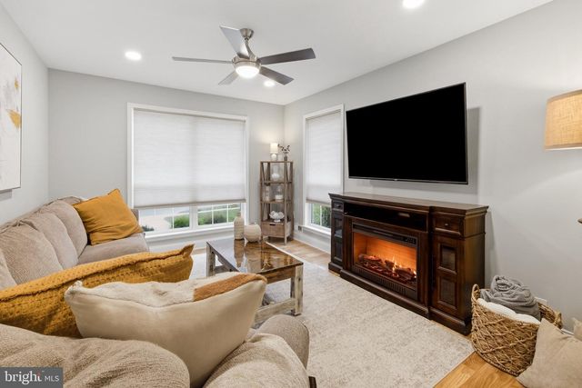 12 SAWGRASS CT, Blackwood, NJ 08012