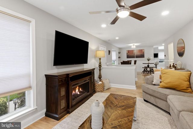 12 SAWGRASS CT, Blackwood, NJ 08012