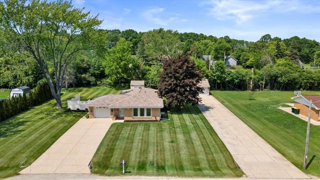 2210 W Woodward DRIVE, Oak Creek, WI 53154