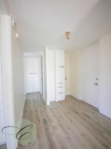 8111 Camino del Oro, San Diego, CA 92037