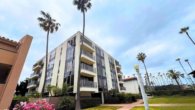 8111 Camino del Oro, San Diego, CA 92037