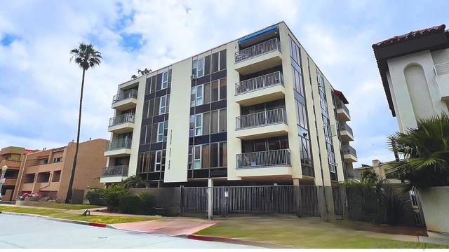 8111 Camino del Oro, San Diego, CA 92037