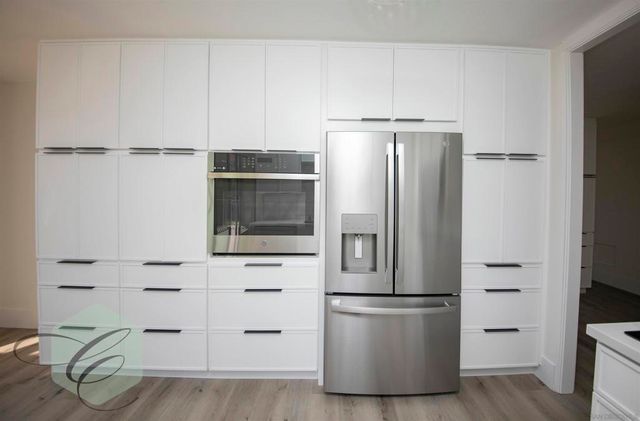 8111 Camino del Oro, San Diego, CA 92037