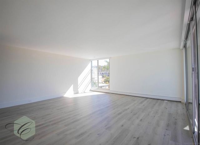8111 Camino del Oro, San Diego, CA 92037