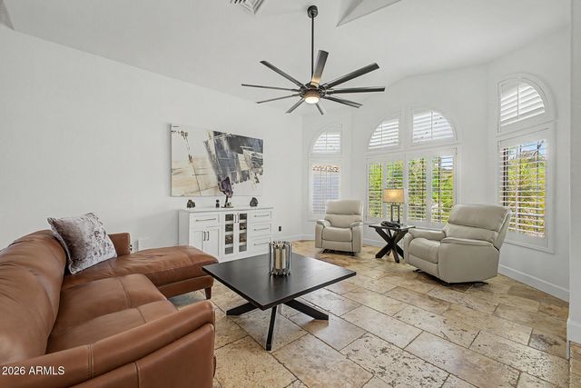 926 W COAST Drive, Gilbert, AZ 85233