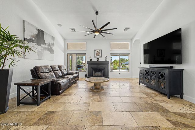 926 W COAST Drive, Gilbert, AZ 85233