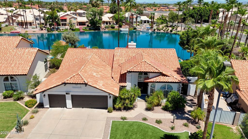 926 W COAST Drive, Gilbert, AZ 85233 — exterior