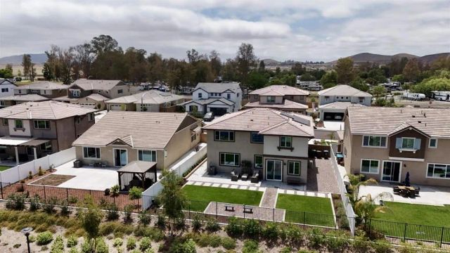 30477 Waterline Drive, Menifee, CA 92584