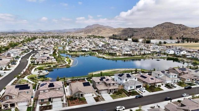 30477 Waterline Drive, Menifee, CA 92584