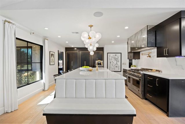 1803 Drakestone Avenue, Nichols Hills, OK 73120